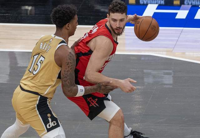 九游娱乐app-赢球输人！伊森推人被驱逐！火箭拒绝爆冷，新星10助6断创新高