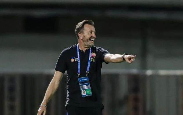 九游电脑版-深足主帅坚持轮换计划：外援不在还有其他球员发热